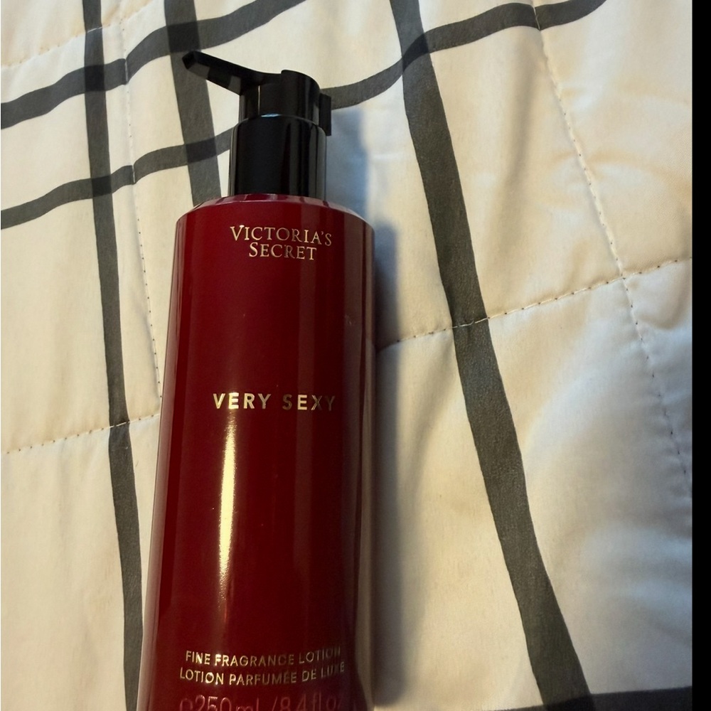 Victoria's Secret Very Sexy Lotion - Deep Red with Gold Accents